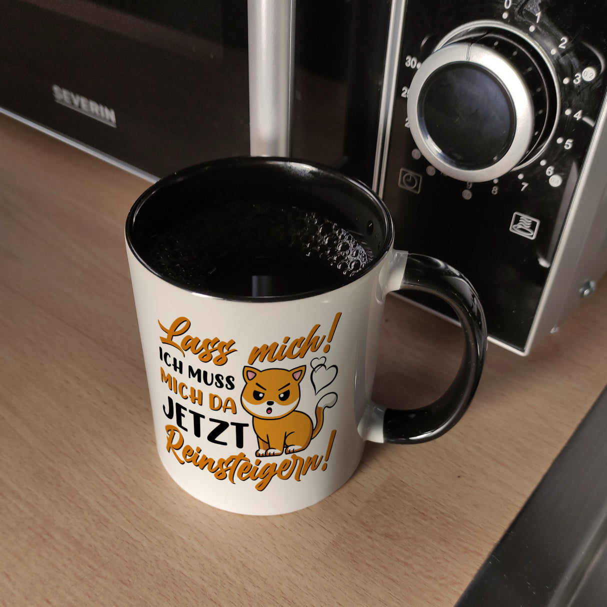 Lass mich! Ich muss mich da jetzt reinsteigern! Kaffeebecher mit Katze