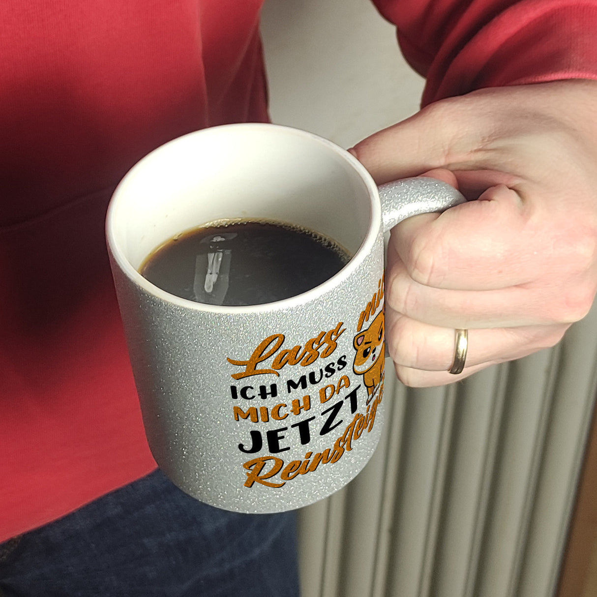Lass mich! Ich muss mich da jetzt reinsteigern! Kaffeebecher mit Katze