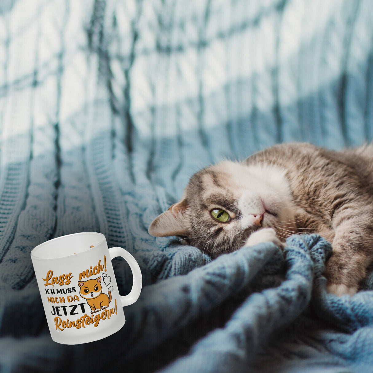 Lass mich! Ich muss mich da jetzt reinsteigern! Kaffeebecher mit Katze