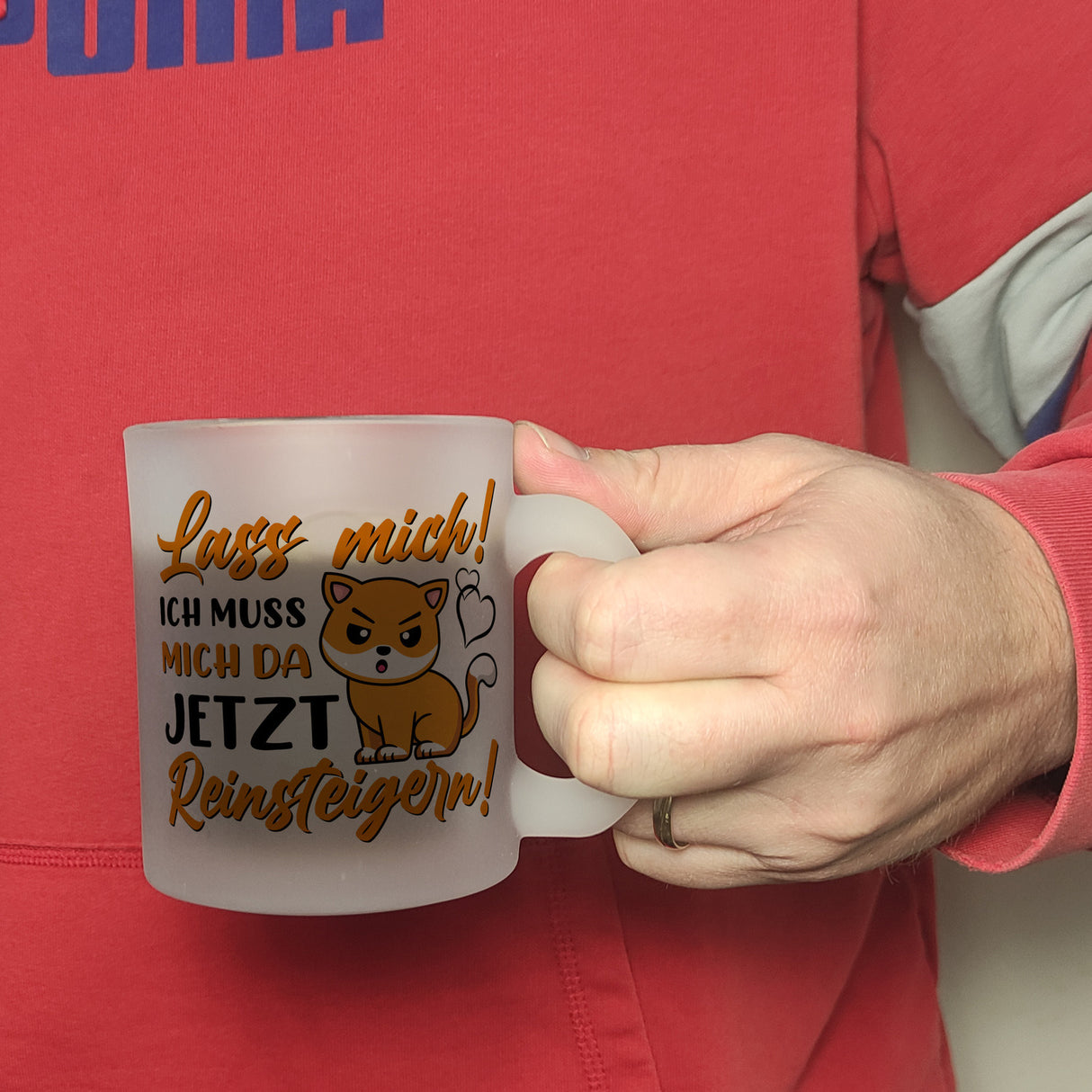 Lass mich! Ich muss mich da jetzt reinsteigern! Kaffeebecher mit Katze