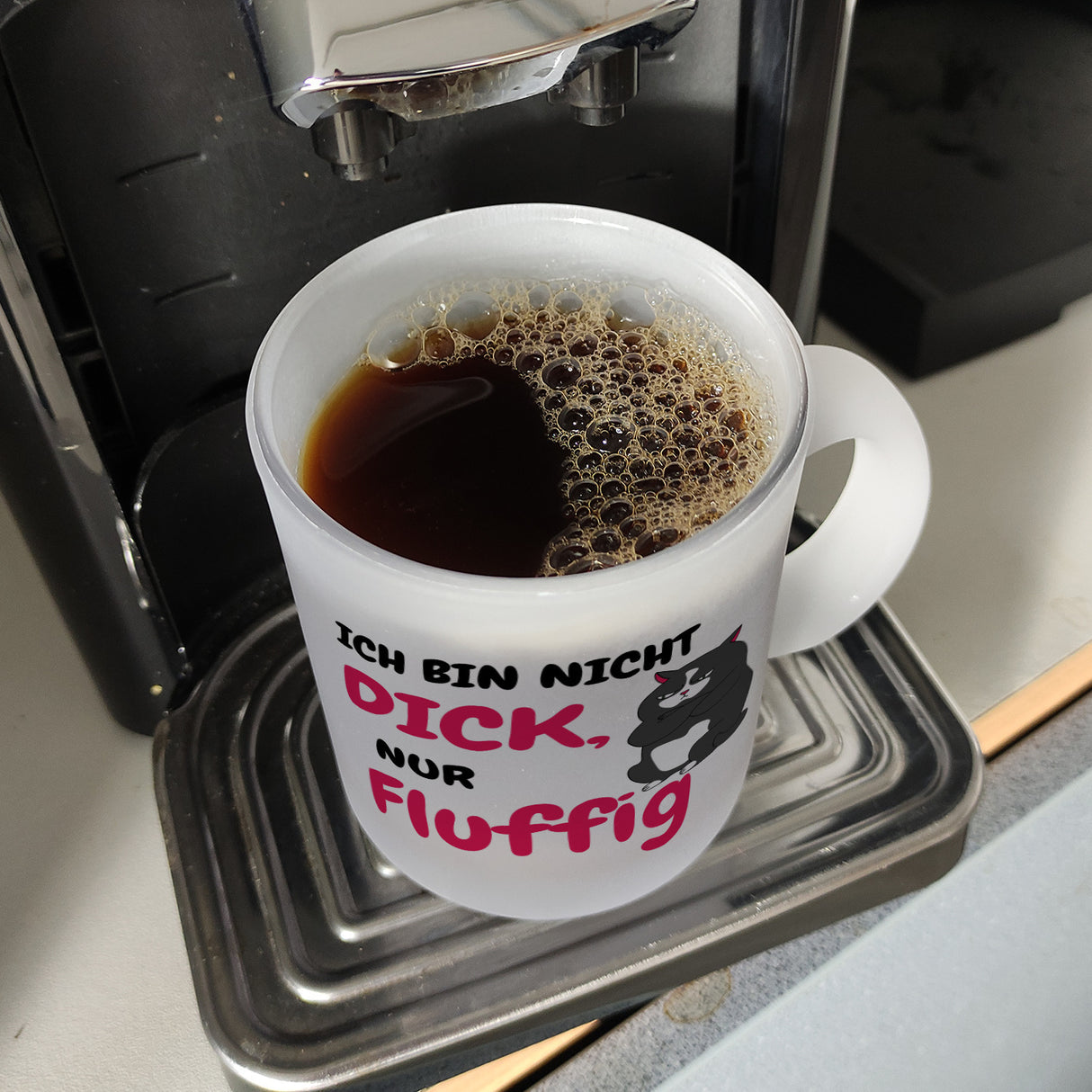 Katzen Kaffeebecher mit Spruch Ich bin nicht dick, nur fluffig