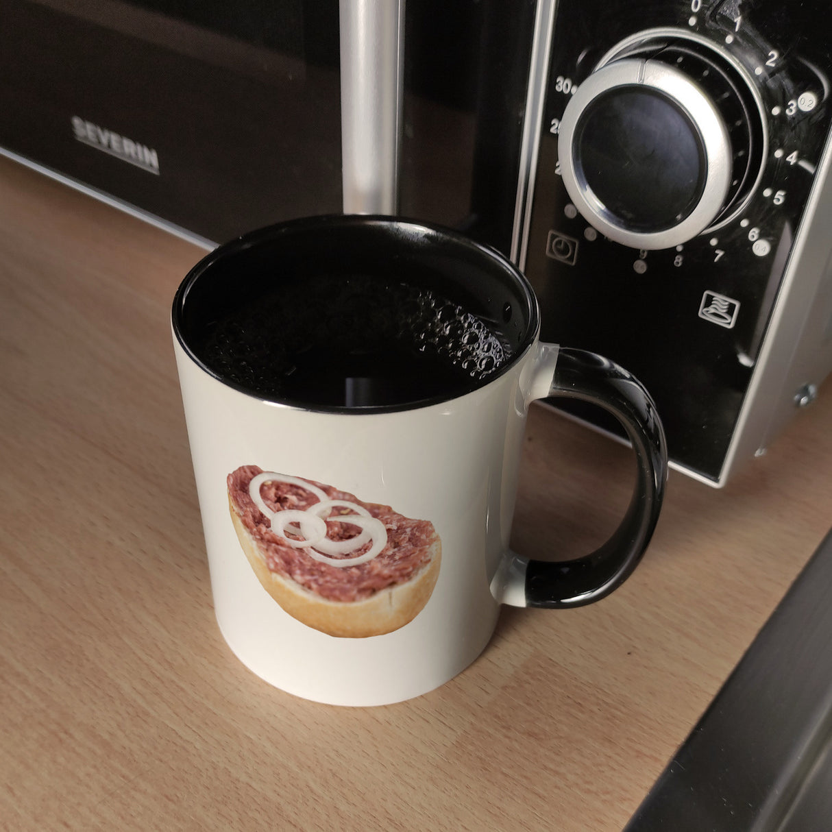 Mettbrötchen Kaffeebecher