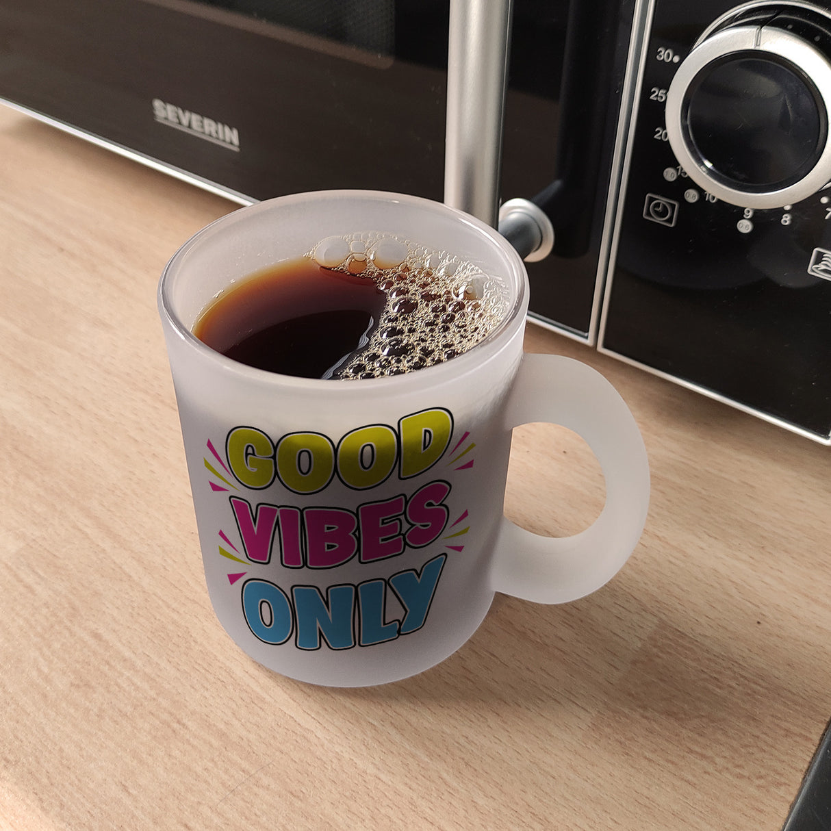 Good Vibes Only Kaffeebecher mit Spruch für Arbeitskollegen