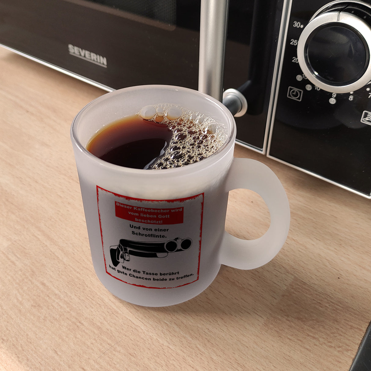 Dieser Becher wird von Gott und einer Schrotflinte beschützt Kaffeebecher