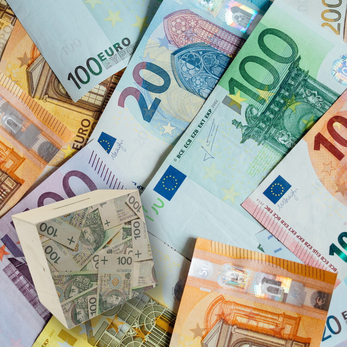 Zloty Spardose für Geldscheine und Münzen