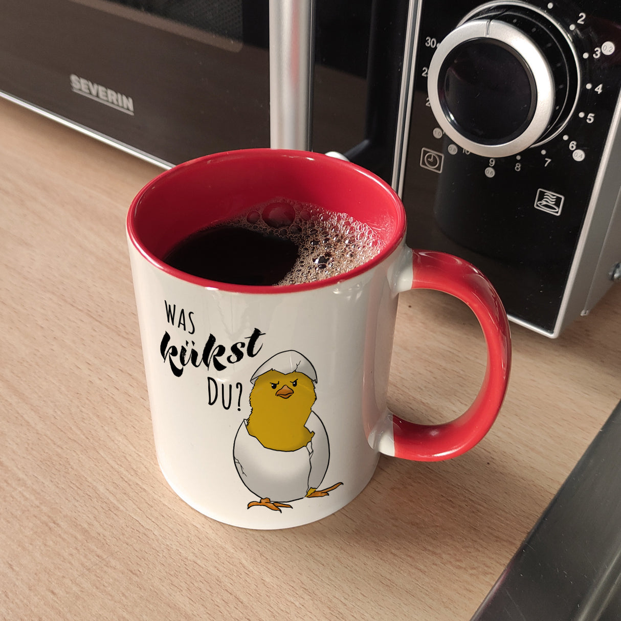 Was kükst du Kaffeebecher mit frechem Küken im Ei