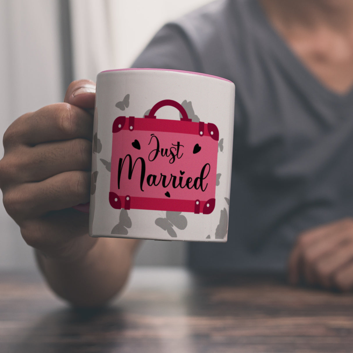 Just married Hochzeit Kaffeebecher mit pinkem Koffer