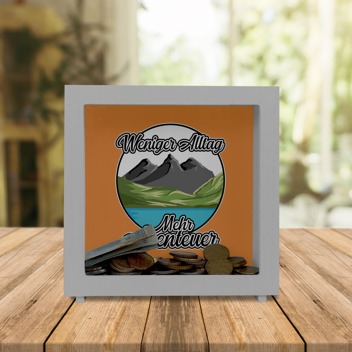 Berge und See Spardose mit Spruch Weniger Alltag mehr Abenteuer