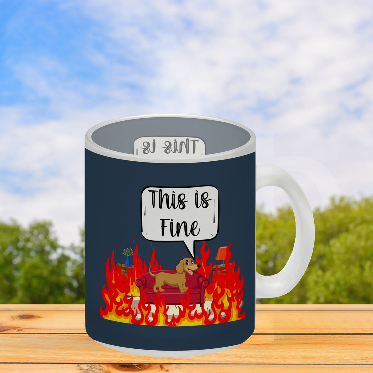 This is fine Kaffeebecher Hund in brennendem Wohnzimmer