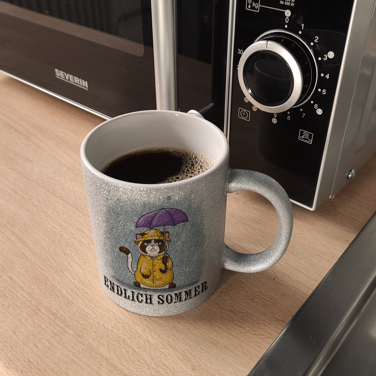 Endlich Sommer Kaffeebecher mit grummeliger Katze