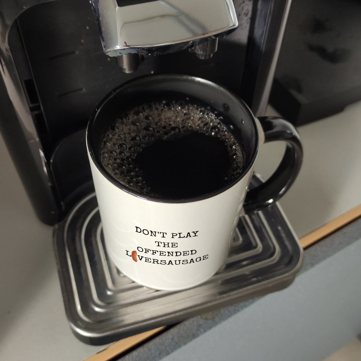 Denglisch Kaffeebecher mit Spruch- Don't play the offended liversausage