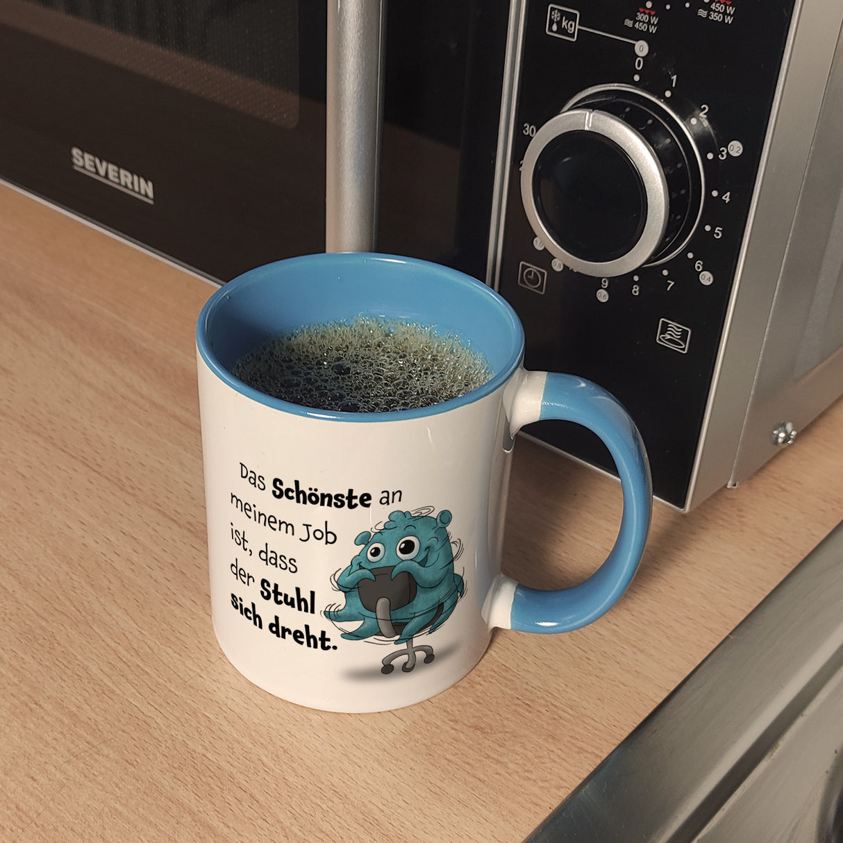 Freches Monster in hellblau Kaffeebecher mit lustigem Spruch