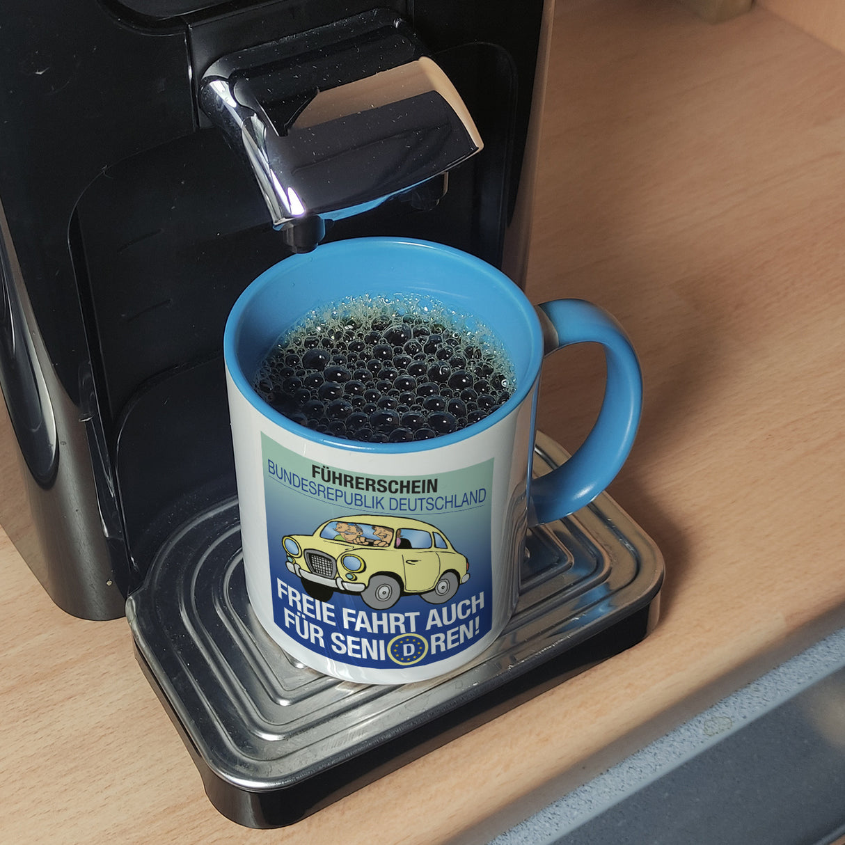 Freie Fahrt auch für Senioren Kaffeebecher mit Oldtimer Motiv