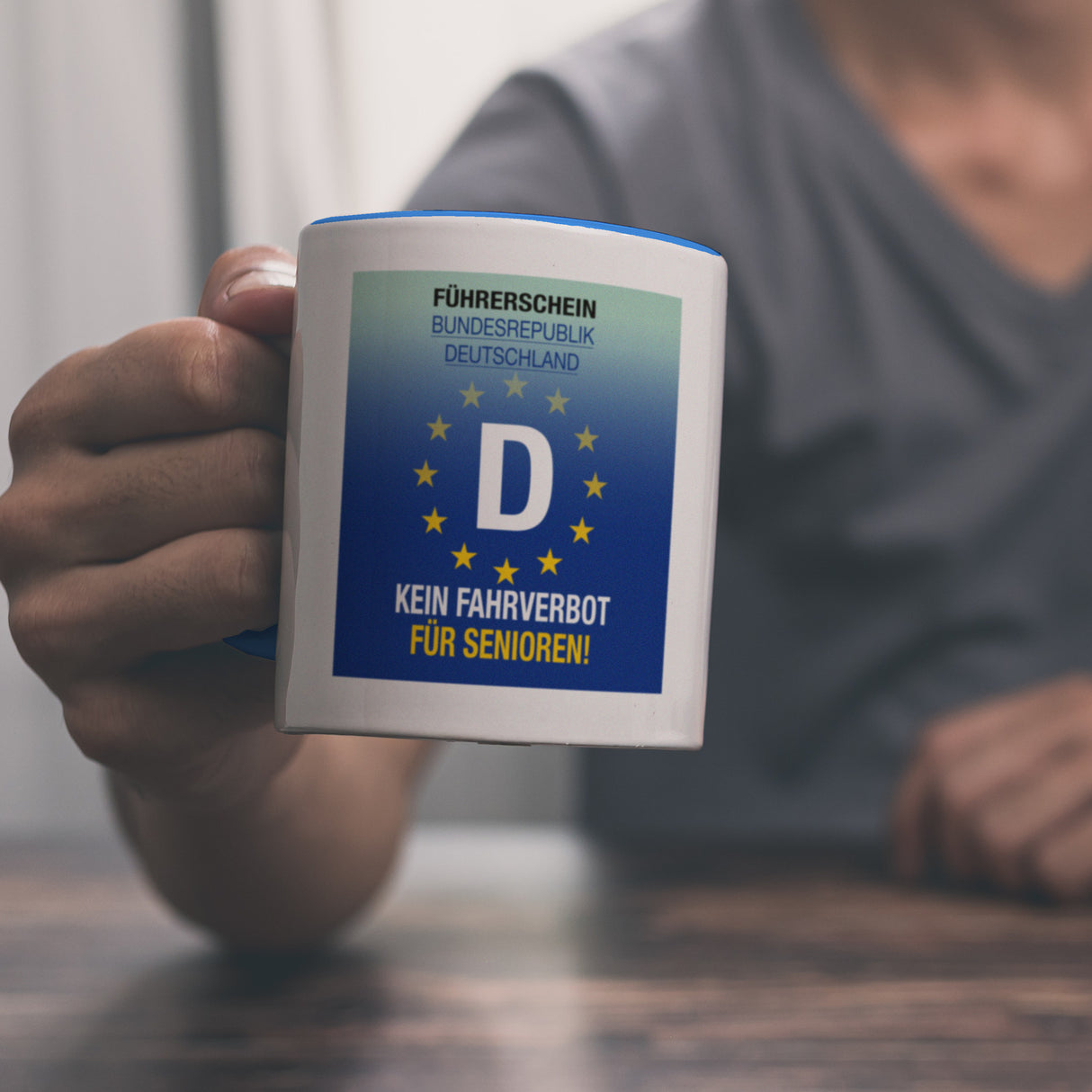Kein Fahrverbot für Senioren Kaffeebecher