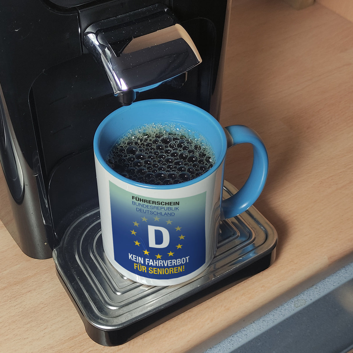 Kein Fahrverbot für Senioren Kaffeebecher