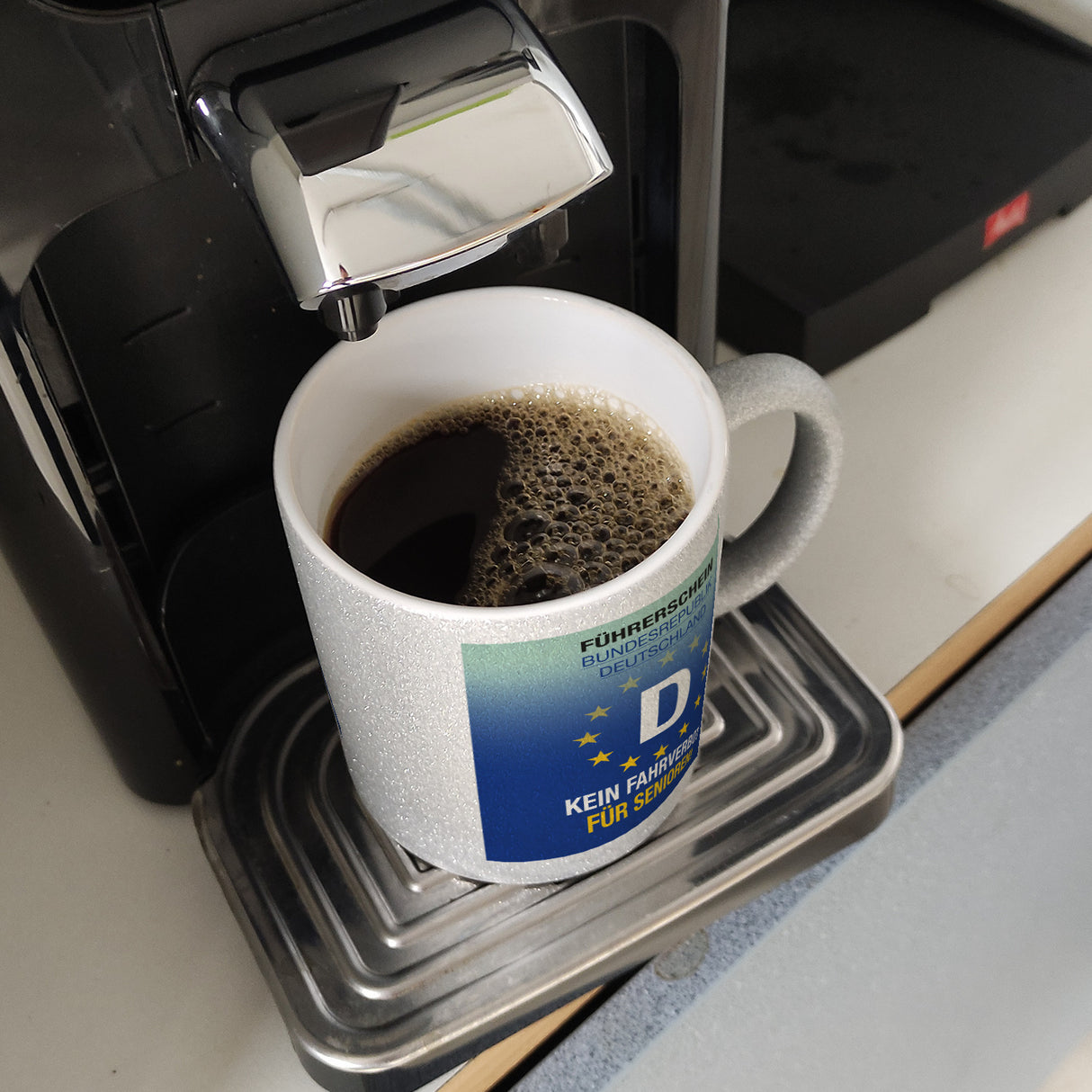 Kein Fahrverbot für Senioren Kaffeebecher