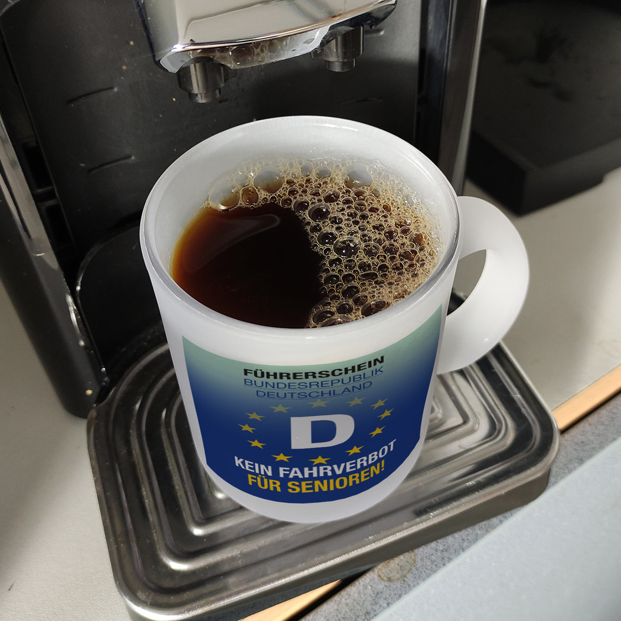 Kein Fahrverbot für Senioren Kaffeebecher
