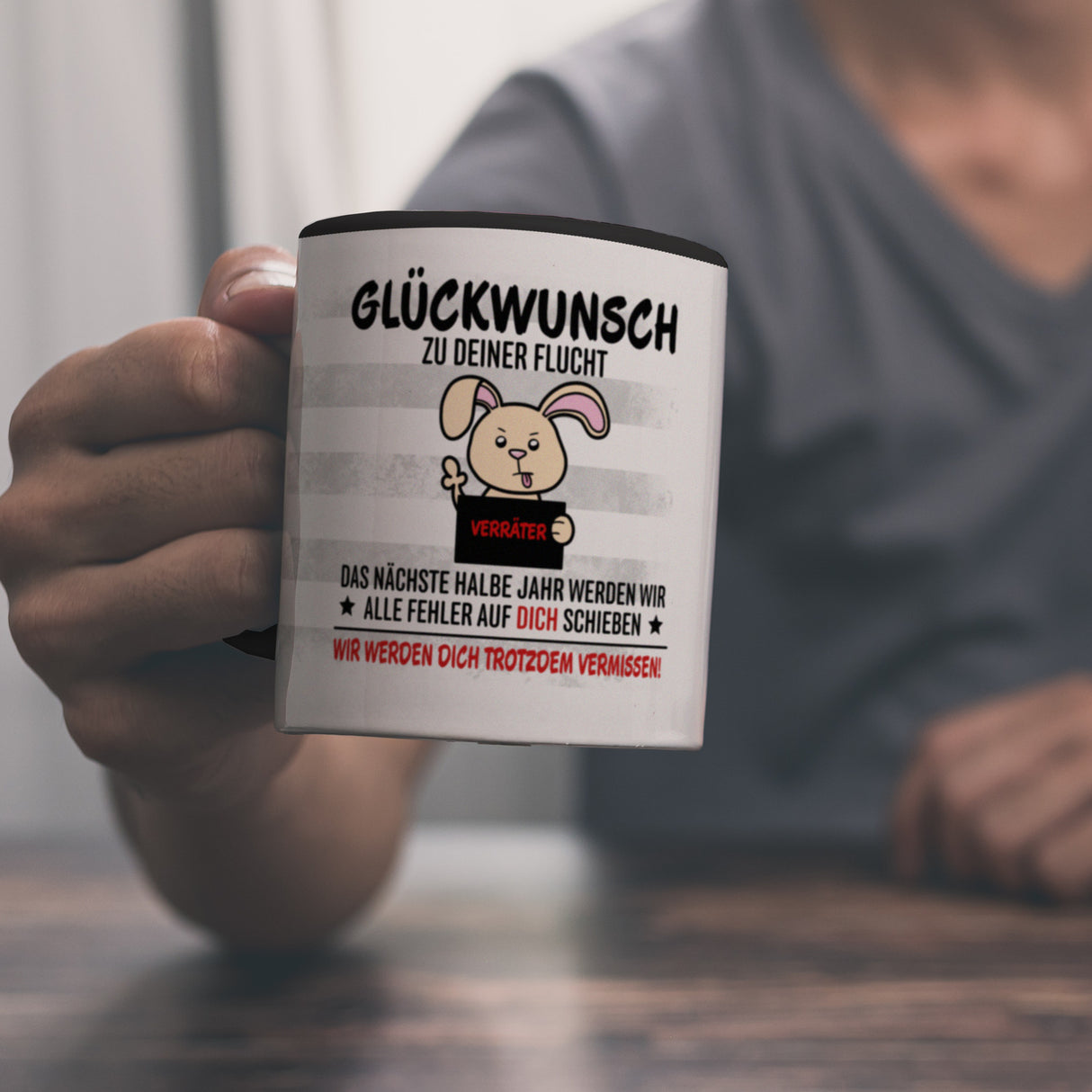 Glückwunsch zur Flucht, Verräter Mittelfinger Kaffeebecher mit Hase