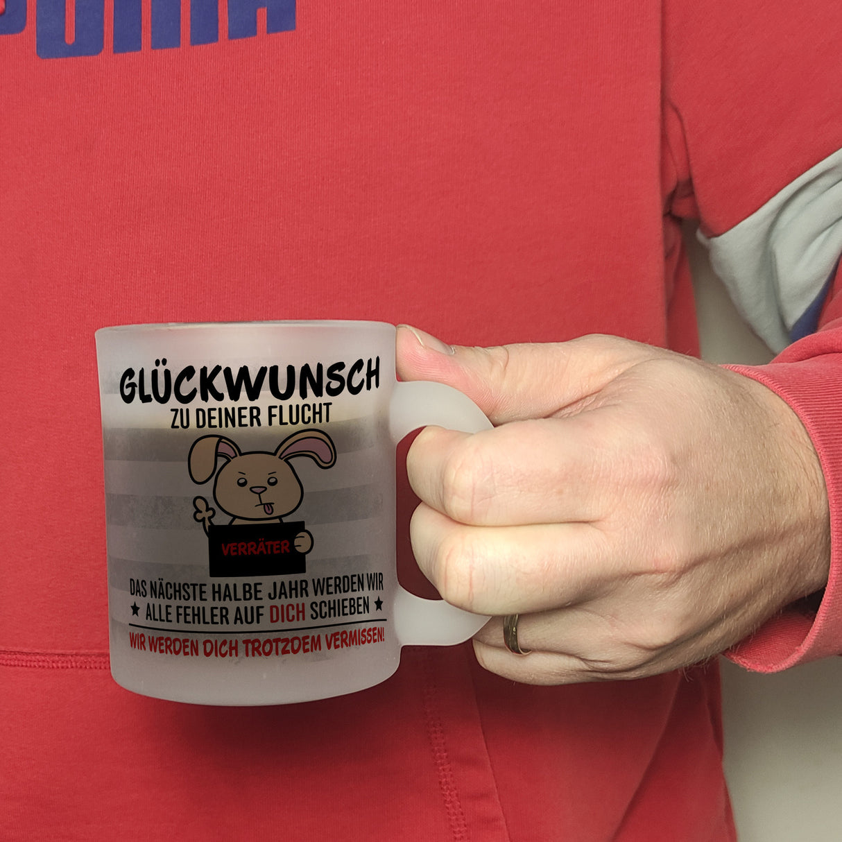 Glückwunsch zur Flucht, Verräter Mittelfinger Kaffeebecher mit Hase