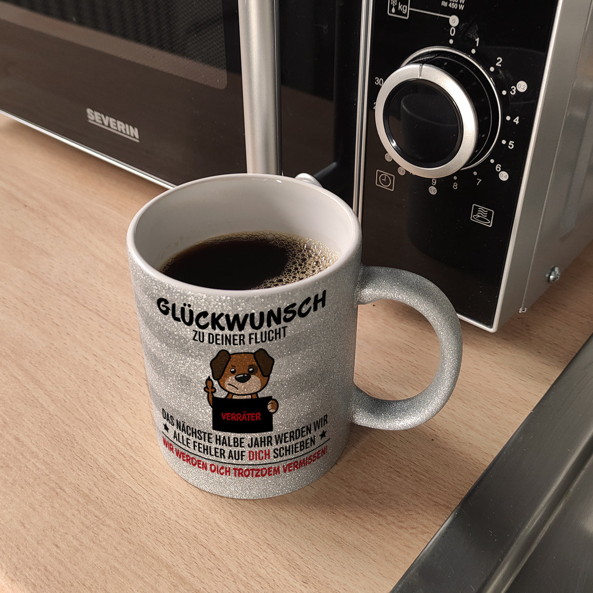 Glückwunsch zur Flucht, Verräter Mittelfinger Kaffeebecher mit Hund