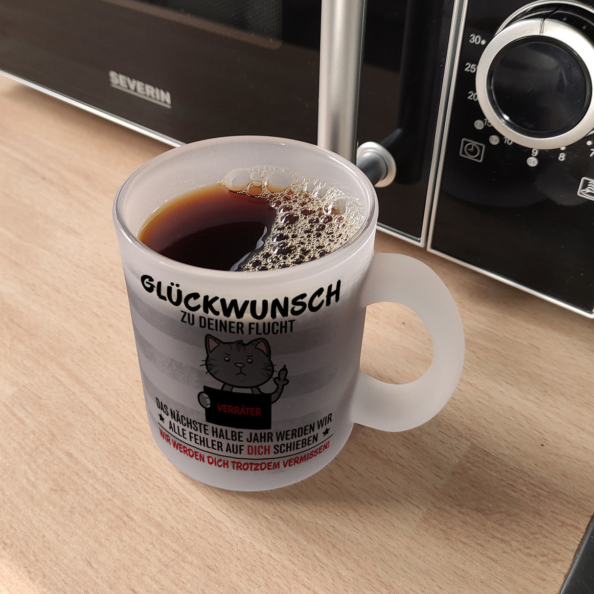 Glückwunsch zur Flucht, Verräter Mittelfinger Kaffeebecher mit Katze