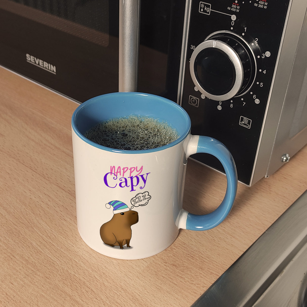 Nappy Capy Kaffeebecher mit müdem Capybara