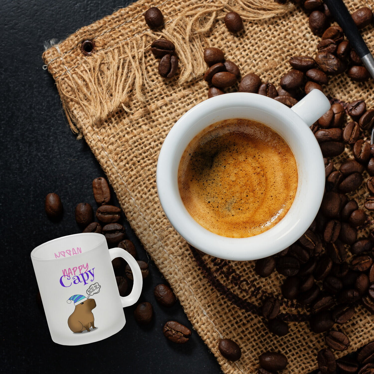Nappy Capy Kaffeebecher mit müdem Capybara