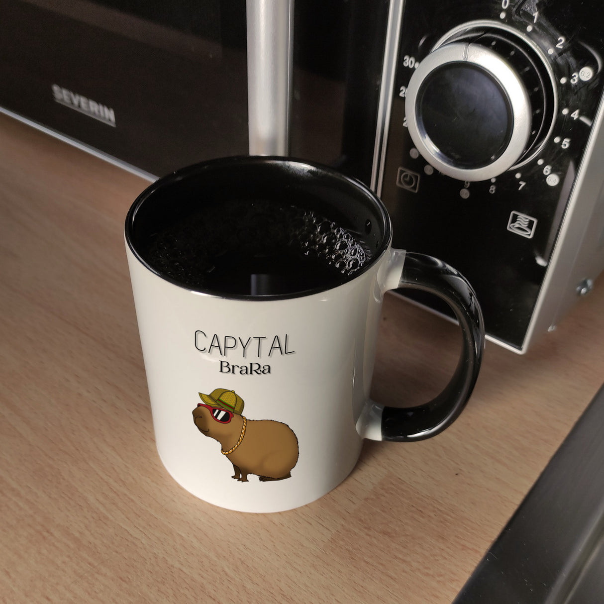Capytal BraRa Kaffeebecher mit rappendem Capibara