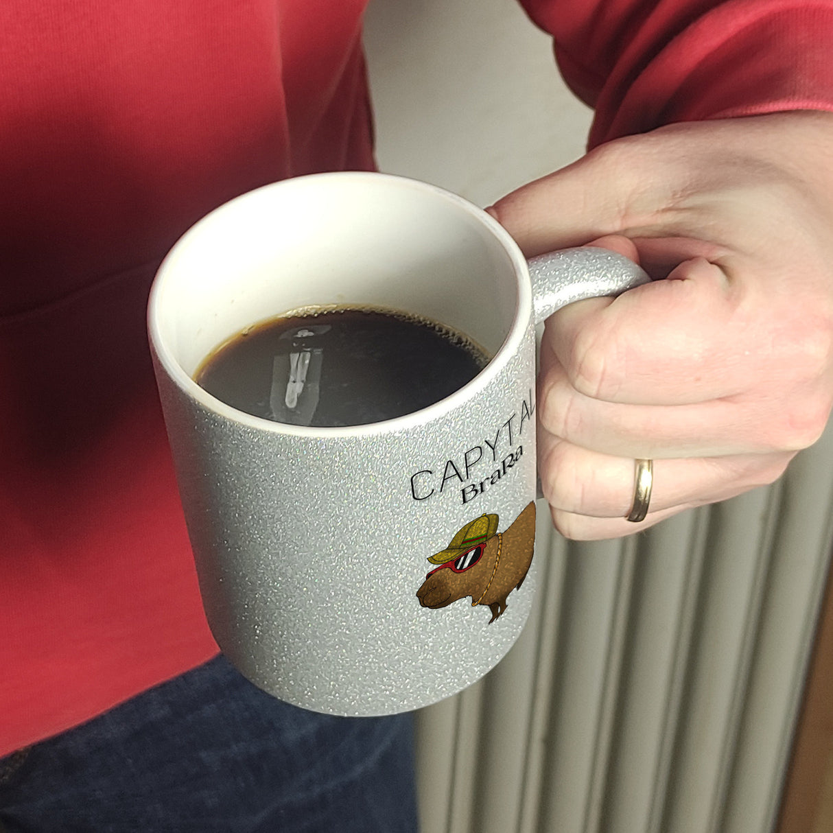 Capytal BraRa Kaffeebecher mit rappendem Capibara