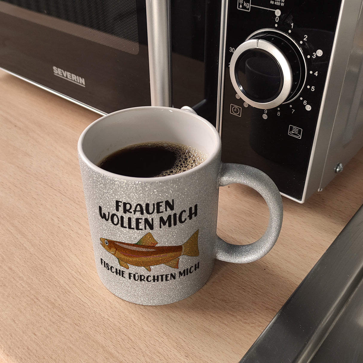 Frauenheld und Angler Kaffeebecher mit Spruch