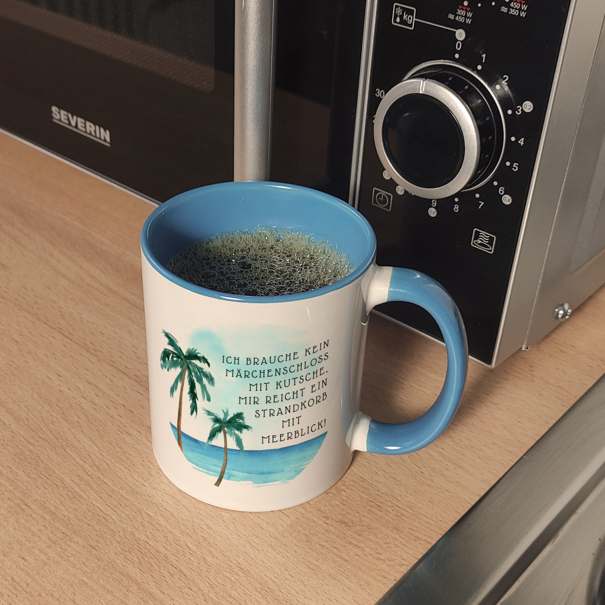 Strandkorb und Meerblick Kaffeebecher mit Spruch