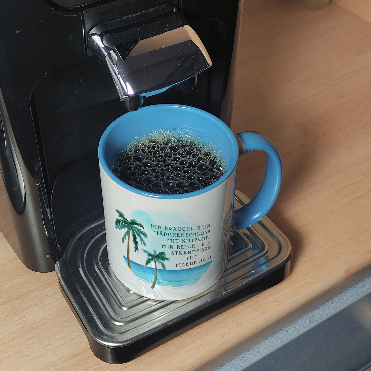 Strandkorb und Meerblick Kaffeebecher mit Spruch