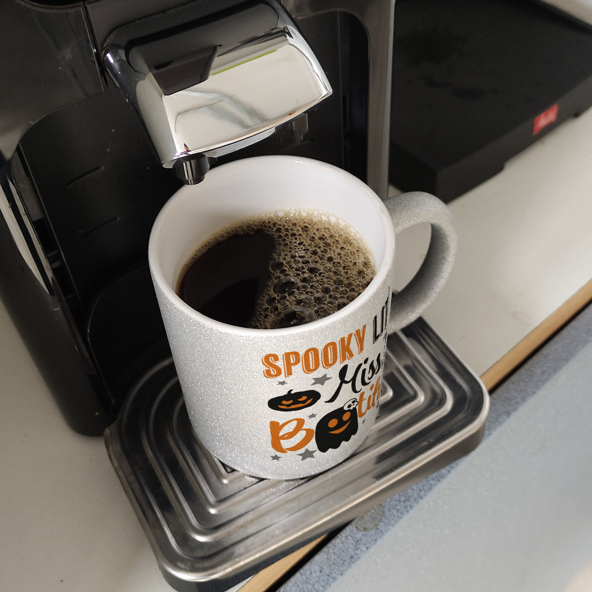 Geister Kaffeebecher mit Spruch- Spooky little Miss Bootiful