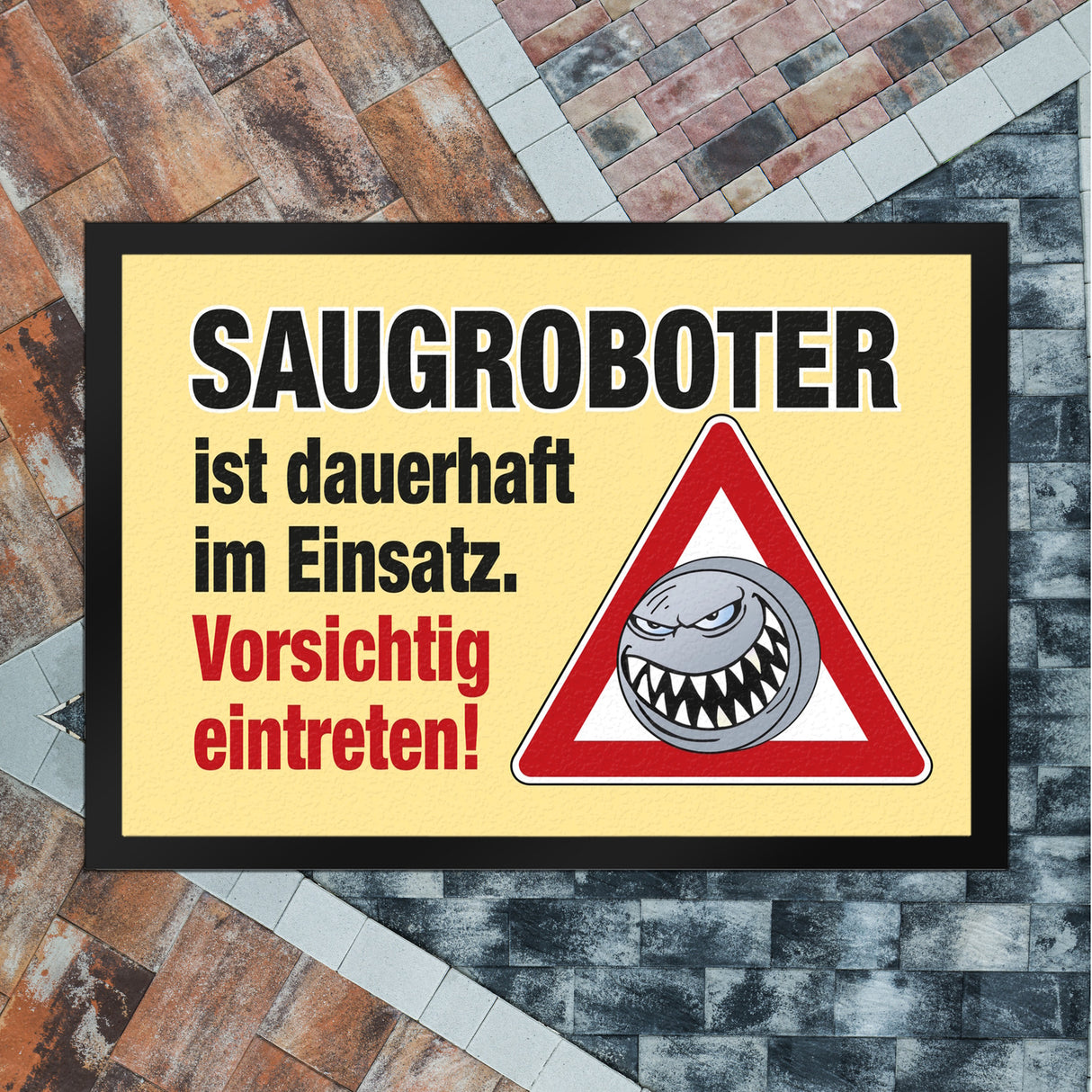 Saugroboter im Einsatz Fußmatte mit Spruch Vorsichtig eintreten!