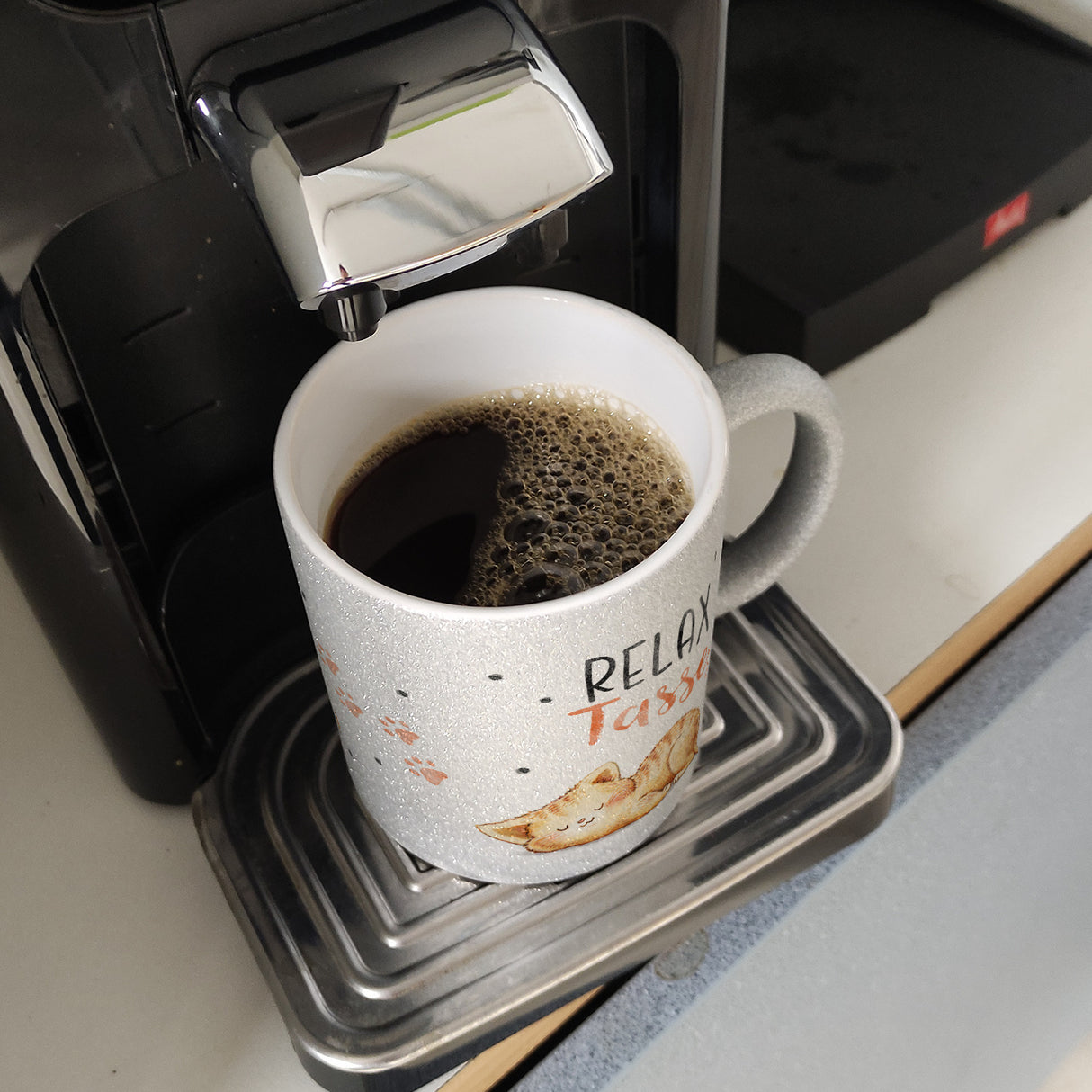 Relaxte Katze Kaffeebecher mit Spruch Relax Tasse