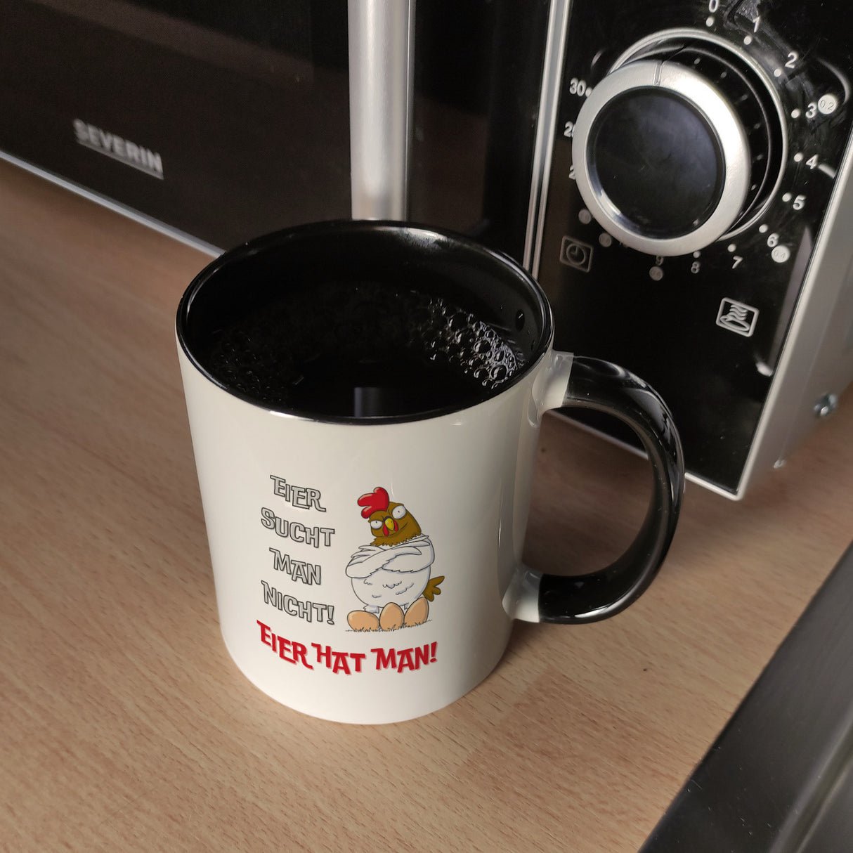 Huhn Kaffeebecher mit Spruch Eier sucht man nicht Eier hat man