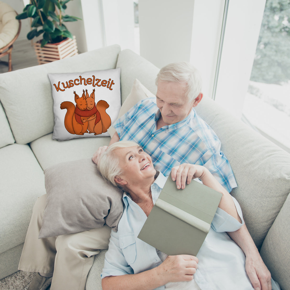 Kuschelzeit Kissen mit niedlichem Eichhörnchenpärchen