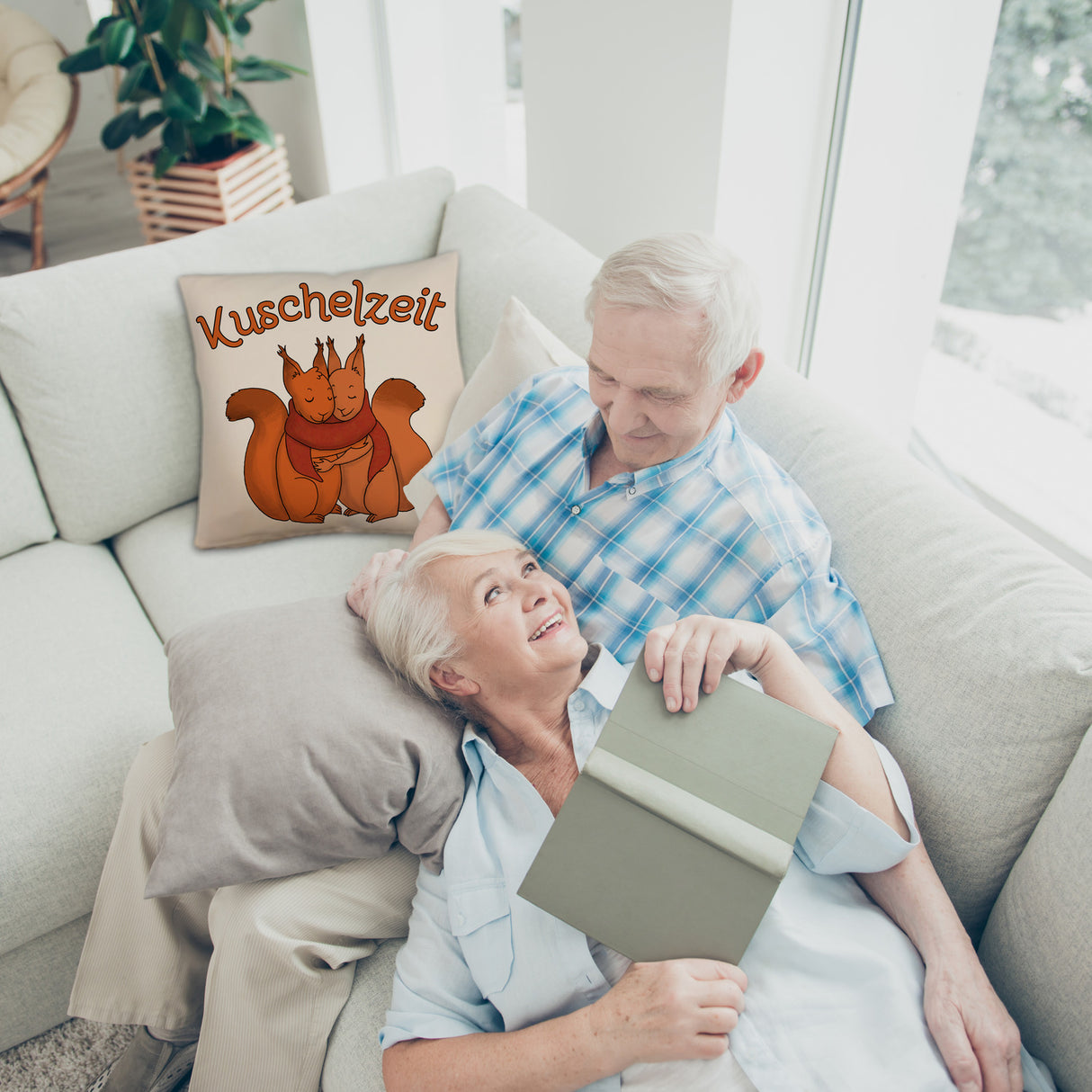 Kuschelzeit Kissen mit niedlichem Eichhörnchenpärchen