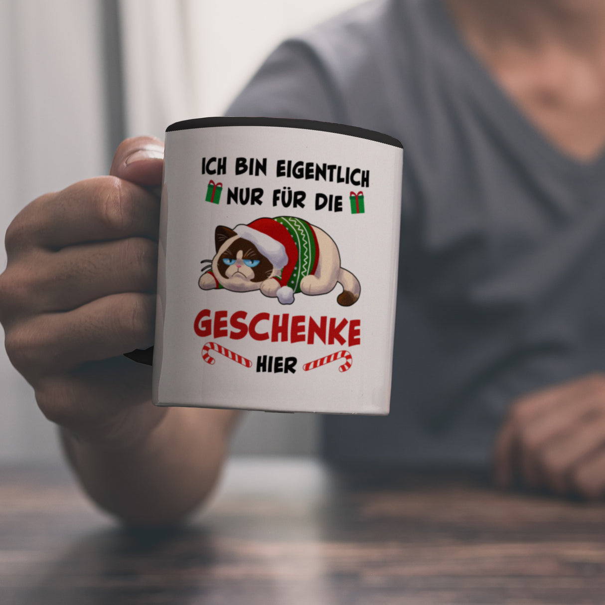 Grimmige Katze Kaffeebecher mit Spruch nur für die Geschenke hier