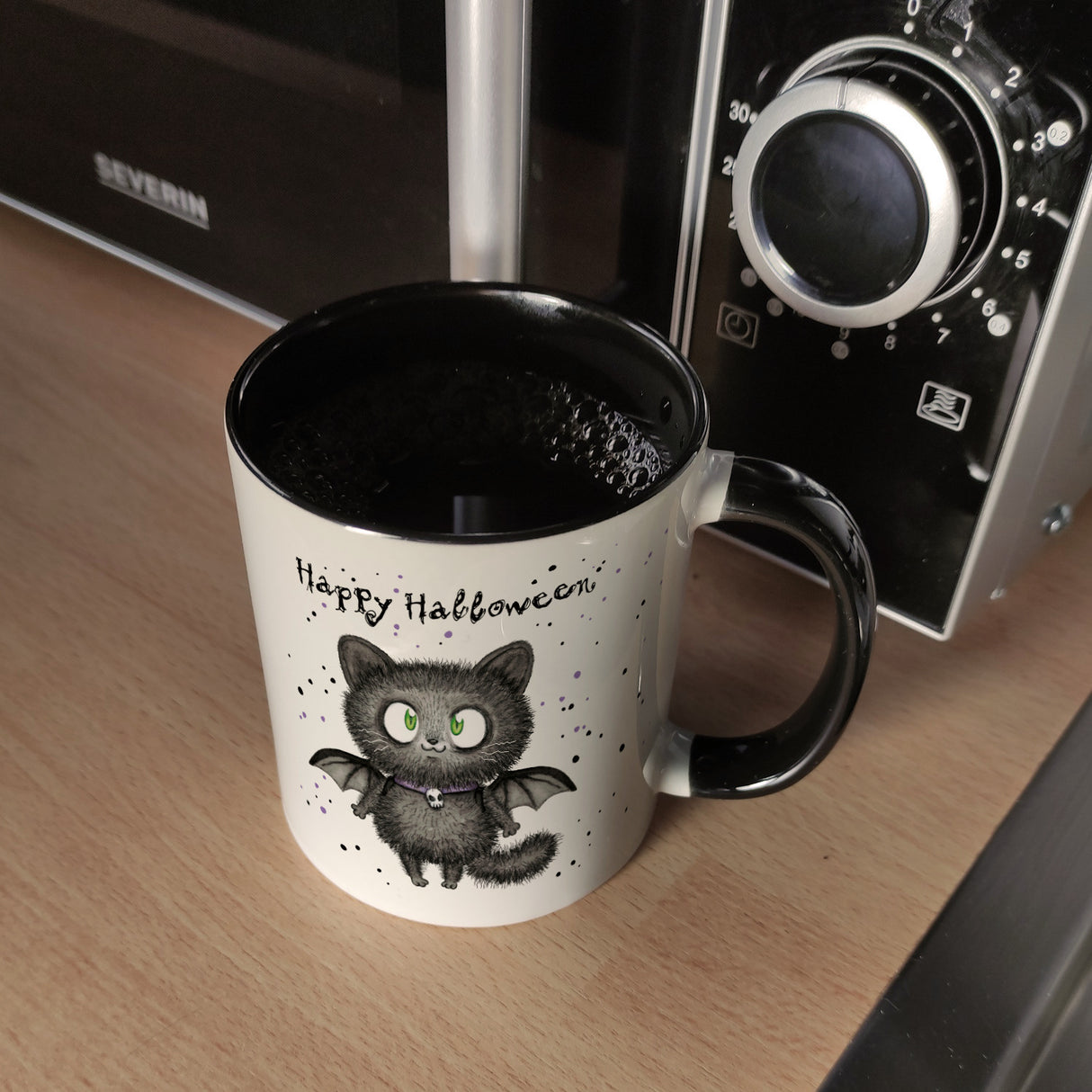 Happy Halloween Kaffeebecher mit schwarzer Fledermaus-Katze