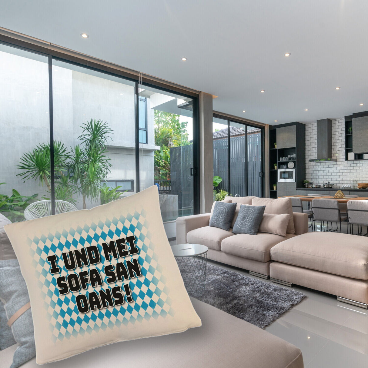 I und mei Sofa san oans! Kissen mit bayrischer Flagge