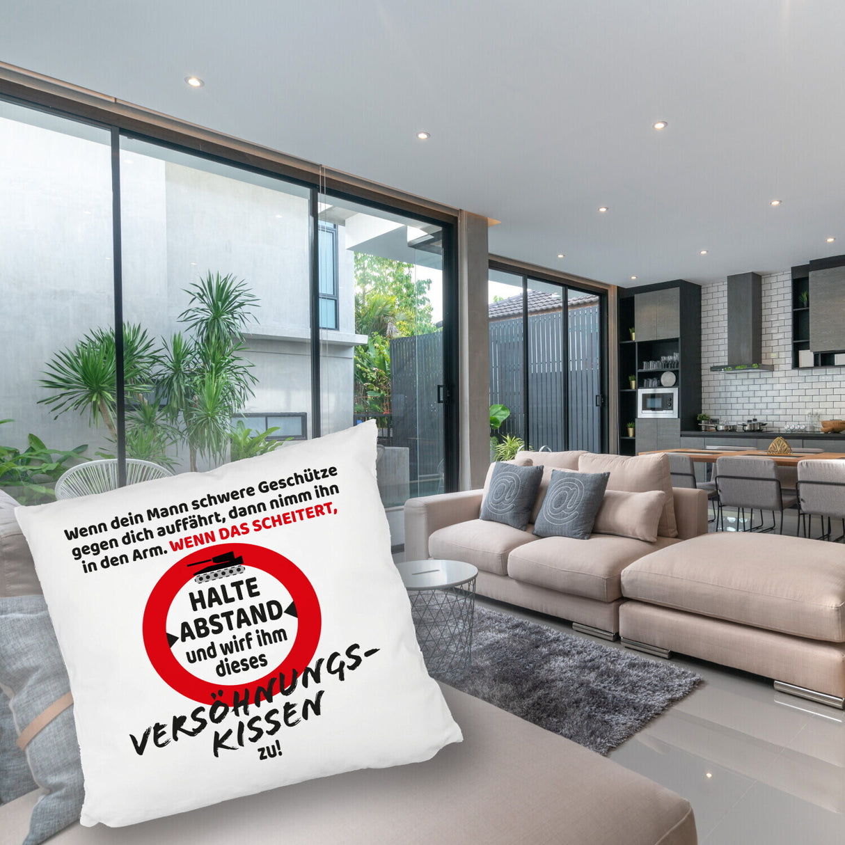 Ehe Kissen mit Warnsymbol und Spruch zum Thema Versöhnung für die Frau