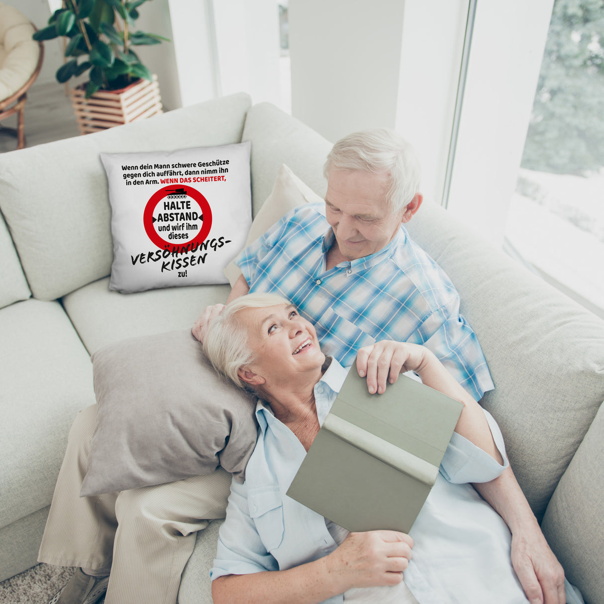Ehe Kissen mit Warnsymbol und Spruch zum Thema Versöhnung für die Frau