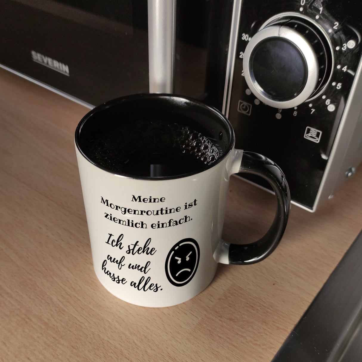 Morgenroutine Kaffeebecher mit Spruch Ich stehe auf und hasse alles
