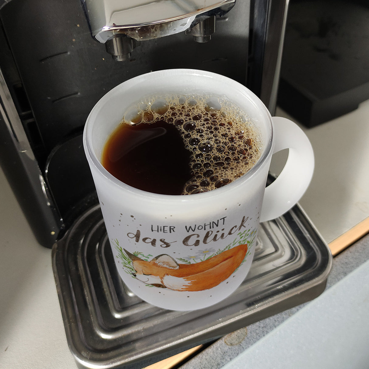 Hier wohnt das Glück Kaffeebecher mit Fuchs im Aquarell-Stil