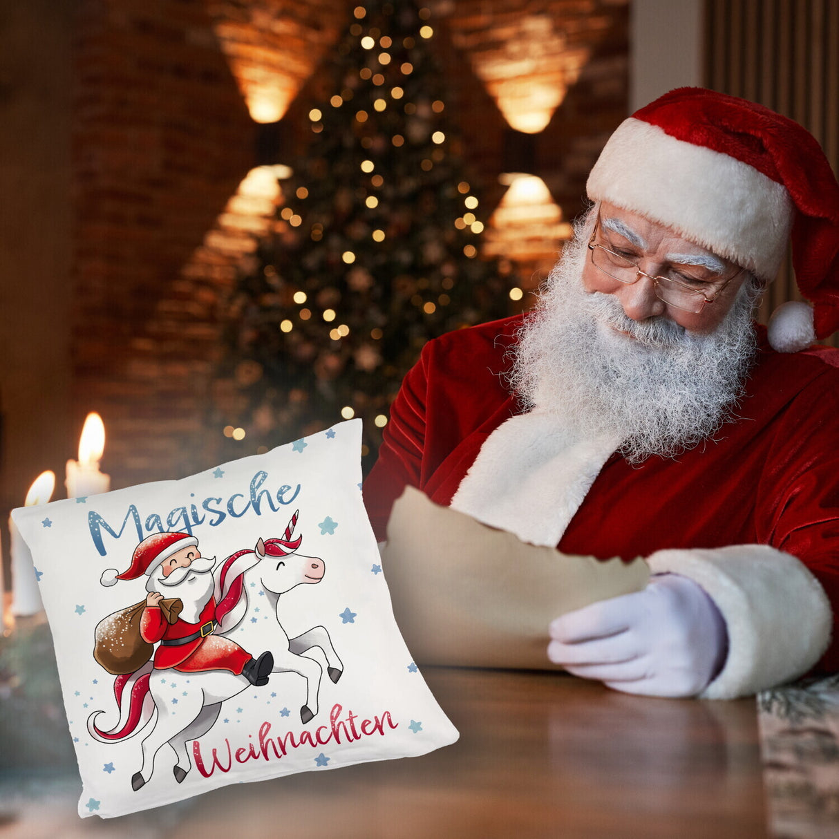 Weihnachtsmann auf Einhorn Kissen mit Spruch Magische Weihnachten