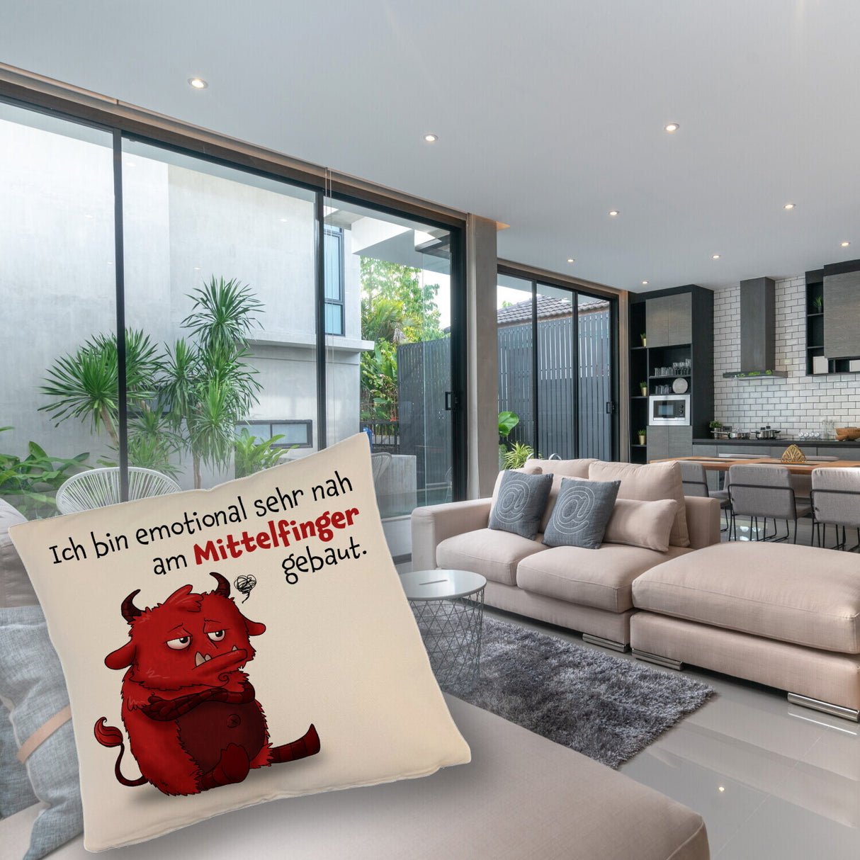 Freches Monster in dunkelrot Kissen mit lustigem Spruch