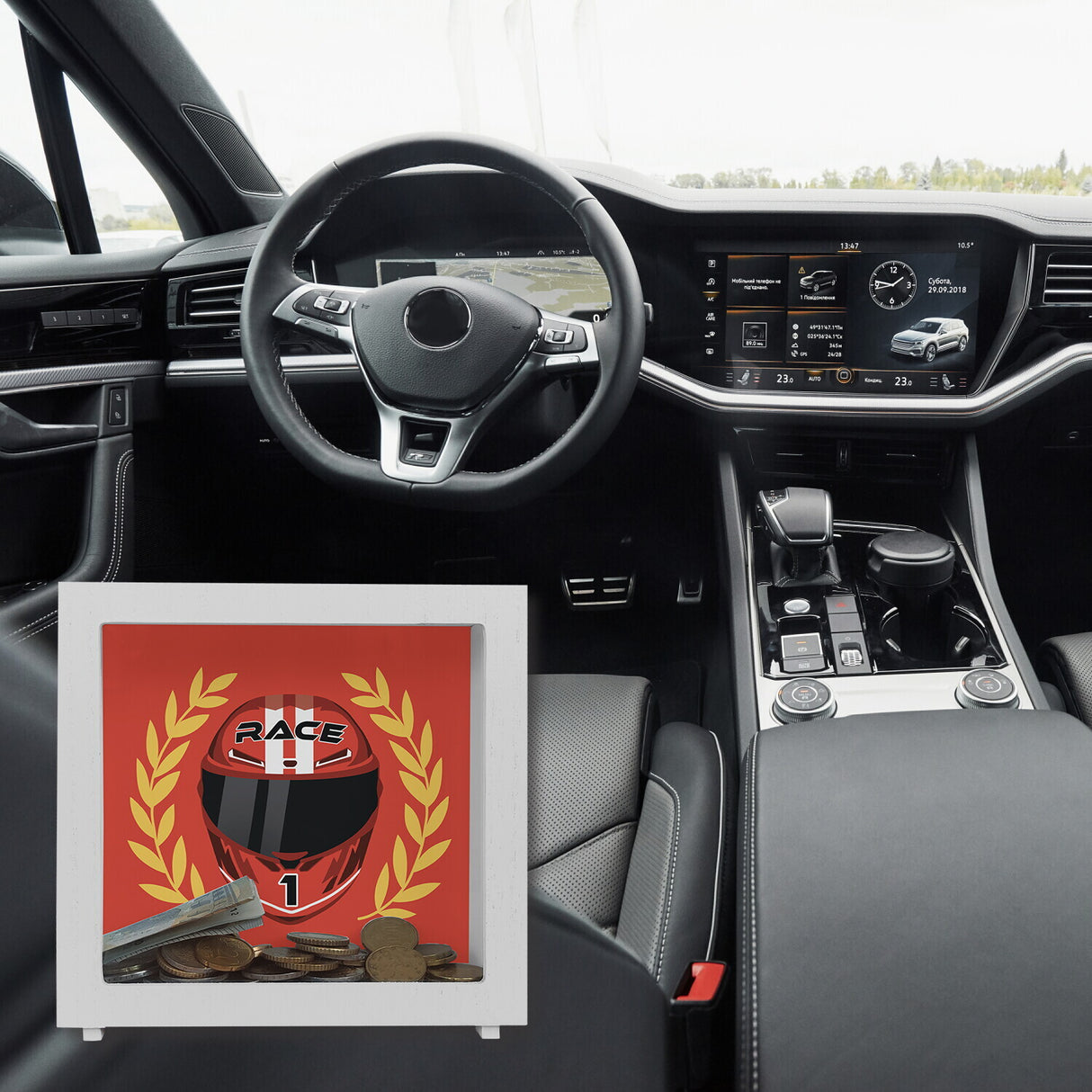 Motorsport-Helm Spardose mit Siegerkranz