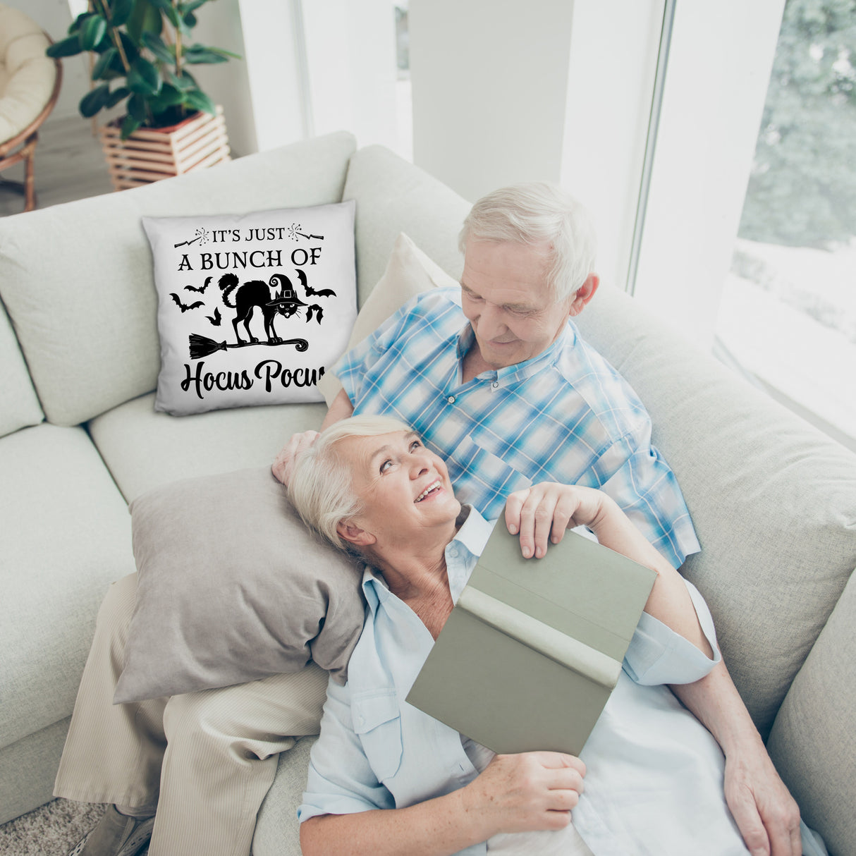 Schwarze Katze Halloween Kissen mit Spruch A Bunch of Hocus Pocus