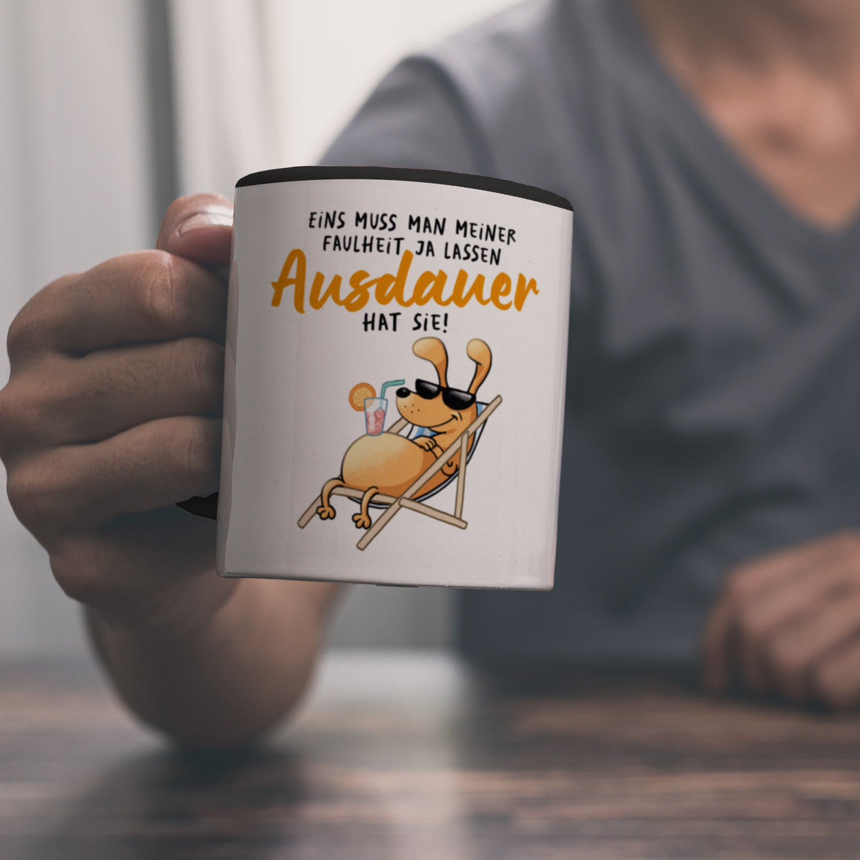 Fauler Hund Kaffeebecher mit Spruch Meine Faulheit hat Ausdauer